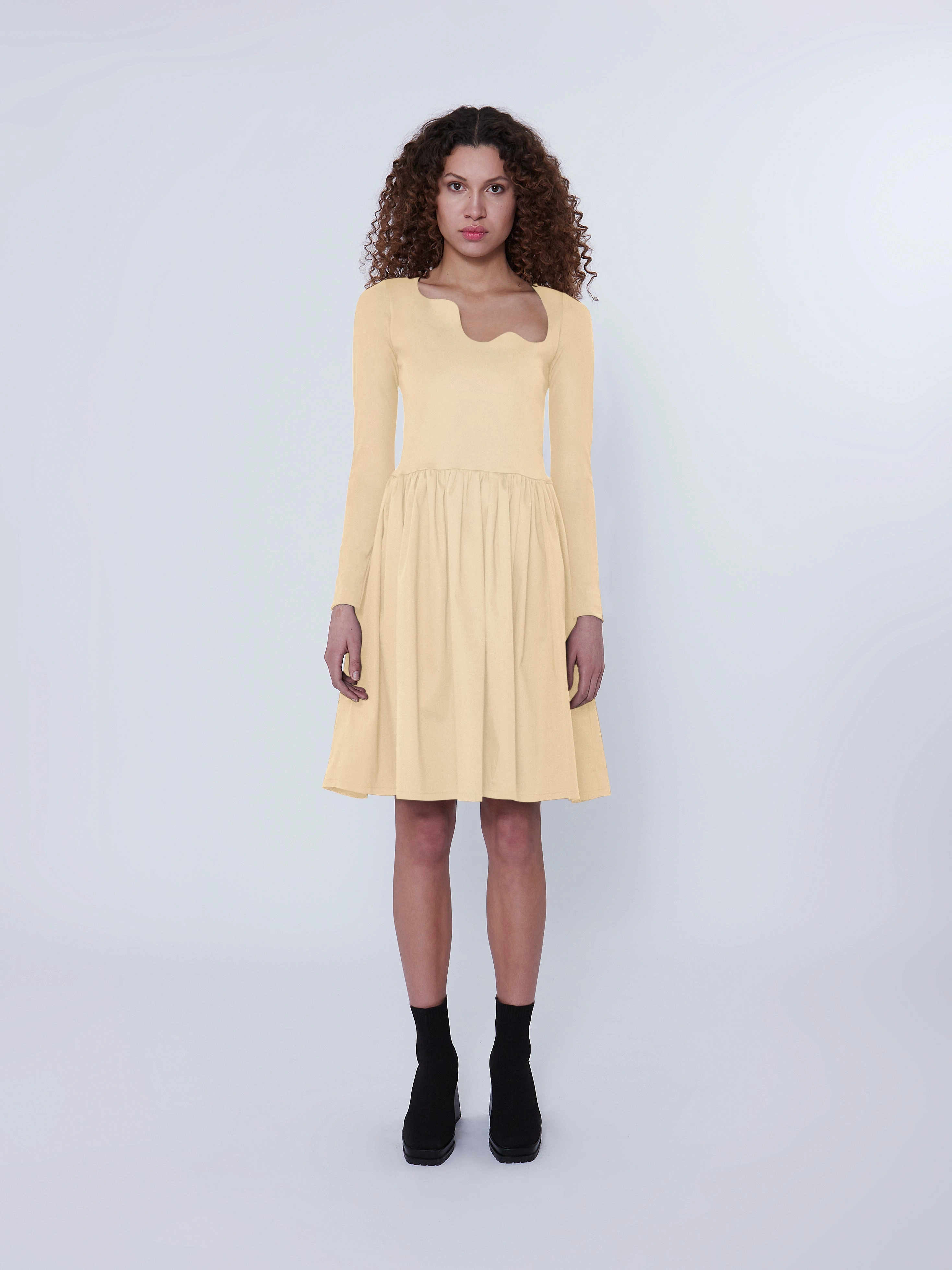 **Venezia: Elegancia y Pasión, Vestido para un Verano Inolvidable!**